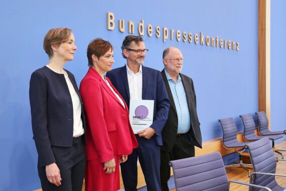Vorstellung des Friedensgutachtens 2026: Experten warnen vor Zerfall der internationalen Ordnung.