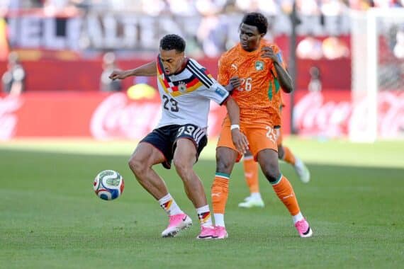 Szene des Fußballspiels Deutschland gegen Elfenbeinküste mit Jubel über den Sieg.