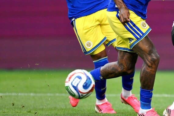 Curacao-Spieler verteidigen stark im umkämpften WM-Spiel gegen Ecuador, endete torlos 0:0.