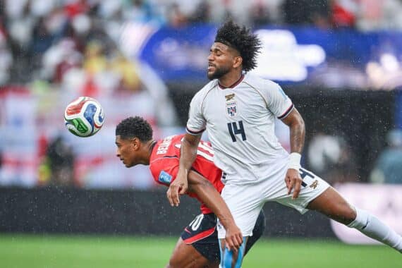 England feiert den 2:0 Sieg gegen Panama, jubelnde Spieler, WM-Atmosphäre.