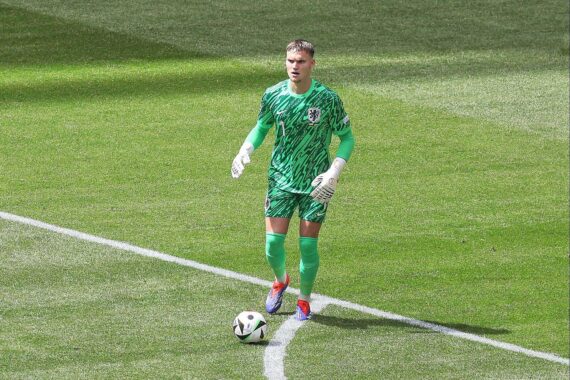 Niederländische Nationalmannschaft feiert einen überzeugenden Sieg gegen Schweden bei der Fußball-WM.