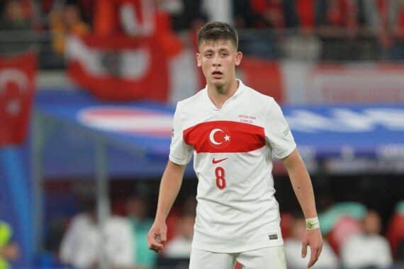 Paraguay feiert knappen 1:0-Sieg gegen die Türkei, sichert sich Chancen auf Weiterkommen.