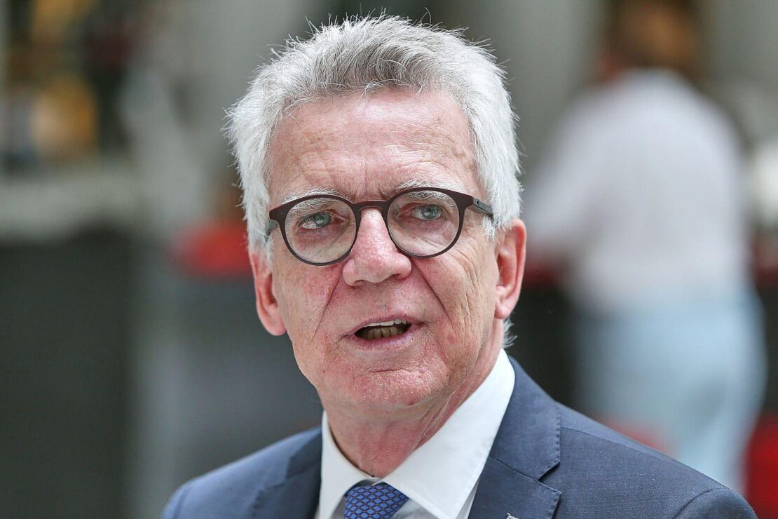 Gabriel und de Maizière kritisieren Regierungsstil