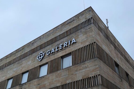 Unterstützung für Galeria: Rettungskredit, neue Strategien und Filialkonzepte für Zukunftssicherung.