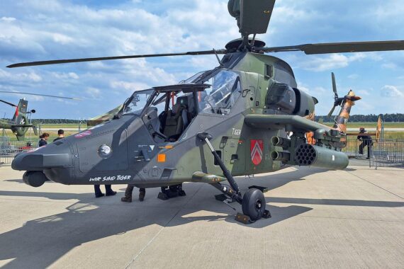 Hubschrauberüberflug über Nürnberg während militärischer Übung mit Geräuschentwicklung und Außenlandungen.