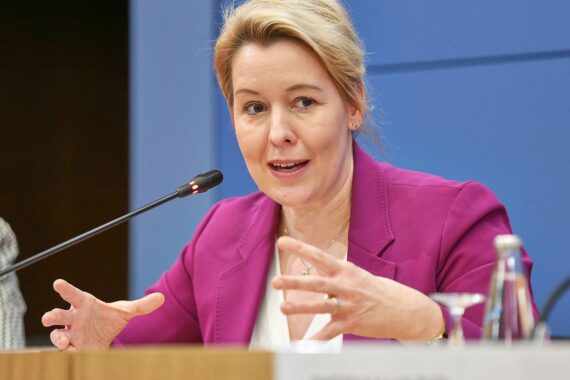 Franziska Giffey betont Deutschlands Stärken und kritisiert den negativen Diskurs der Regierung.