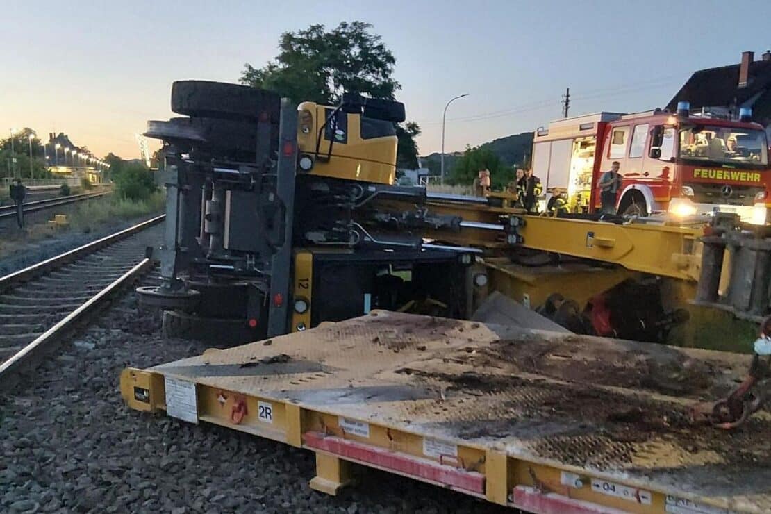 Gleisbagger kippt bei Arbeiten in Bad Sobernheim