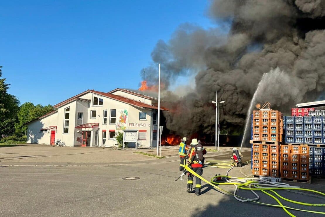 Großbrand im Feuerwehrhaus Unterensingen: Nachlöscharbeiten abgeschlossen