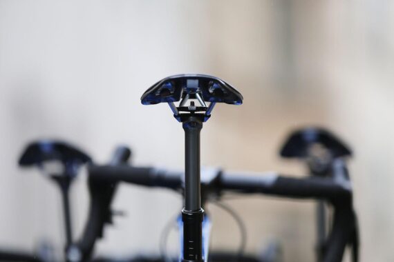 Fahrradsattel symbolisiert die Forderung nach besserer Radinfrastruktur und Investitionen in Thüringen.