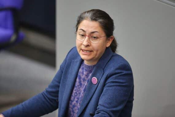 Filiz Polat kritisiert EU-Pläne für Rückkehrzentren und Asylrechtsverschärfungen.