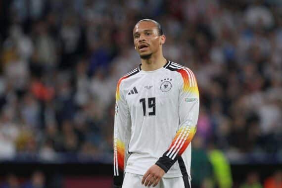 Ilkay Gündogan verteidigt Leroy Sané gegen Kritik und betont dessen mentale Herausforderungen im Spiel.