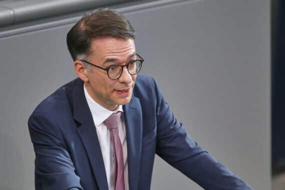 Christian Heinz befürwortet Verschärfung des Sexualstrafrechts für besseren Schutz von Frauen.