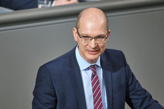 Stefan Möller wird Vizevorsitzender der AfD, unterstützt von Björn Höcke und Parteiführung.