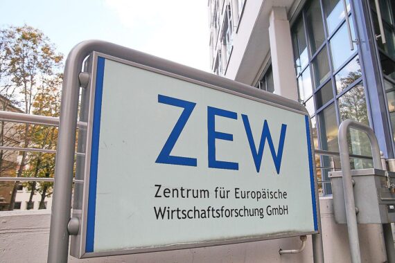 Grafik mit steigenden Wirtschaftsindikatoren und Branchensalden für Deutschland, ZEW-Index-Details.