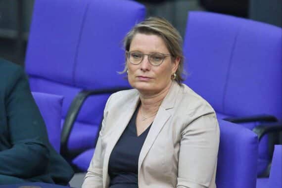Stefanie Hubig spricht über Organspende, Aufklärung und Bedeutung der Registrierung eines Spenderausweises.