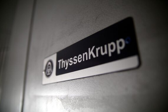 Thyssenkrupp-Logo, Stahlwerk, Verhandlungen, IG Metall, Jürgen Kerner, Miguel Lopez, wirtschaftliche Zukunft.