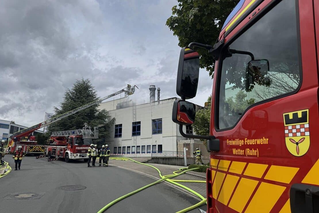 Industriebrand in Wetter (Ruhr) erfolgreich gelöscht
