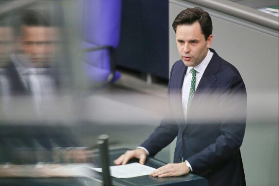 Johannes Winkel fordert deutliche Steuerreform über 20 Milliarden Euro für spürbare finanzielle Entlastung.