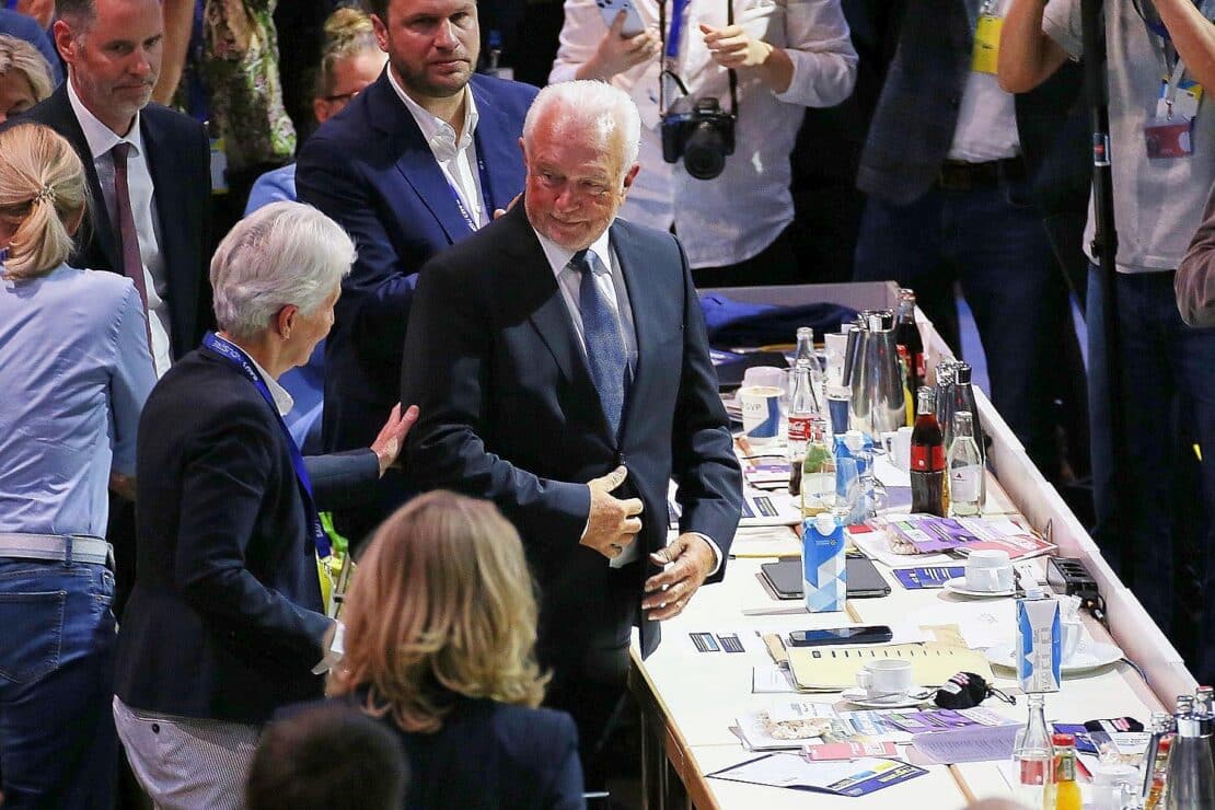 Kubicki kontert Strack-Zimmermanns Gummihammer-Tweet