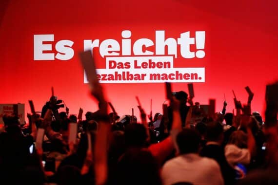 Bundesparteitag der Linken in Potsdam, Wahl des neuen Parteivorstands im Fokus.