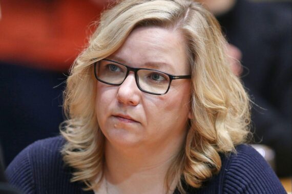 Katja Mitteldorf kritisiert verzögerte Kulturförderung und deren Folgen für Thüringen.