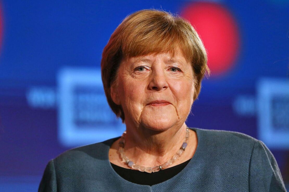 Merkel über ihr Porträt im Kanzleramt: "Da häng ich dann eben"