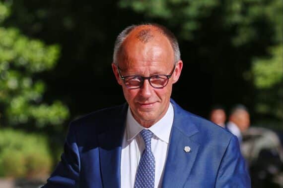 Friedrich Merz spricht optimistisch über schnelle Rentenreform beim G7-Gipfel in Berlin.