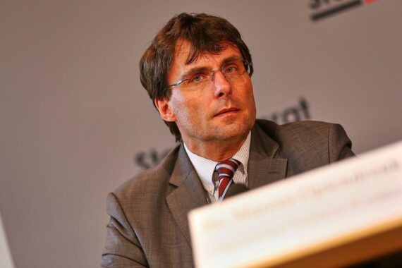 Marcus Optendrenk präsentiert steuerliche Bedingungen zur Reform, betont Länderbeteiligung und Finanzierbarkeit.