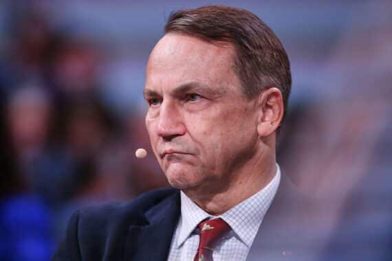 Radoslaw Sikorski fordert mehr Mitspracherecht für Polen bei Ukraine-Verhandlungen.