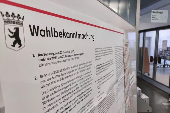 Spitzenpolitiker diskutieren Bundestagswahl, fordern fünfjährige Legislaturperiode für bessere politische Stabilität.