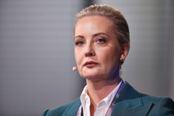 Julija Nawalnaja, ausgezeichnet für Mut gegen autoritäres Regime, symbolisiert Freiheit und Demokratie.