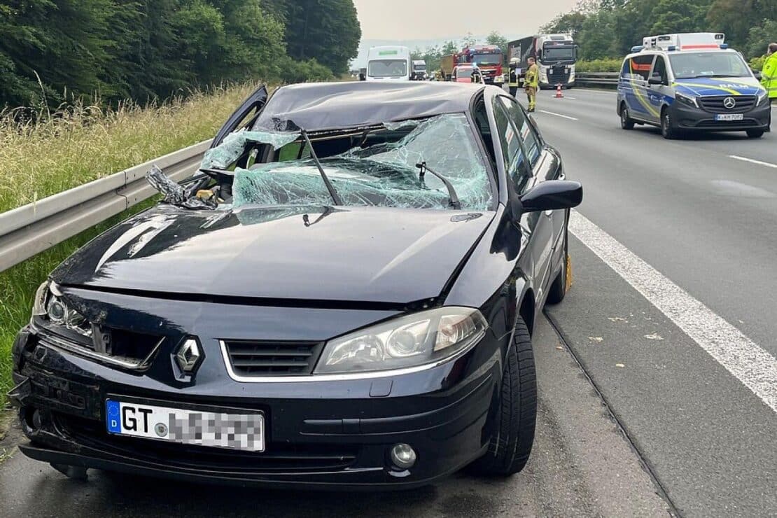Schwerer Unfall auf A 44 bei Warburg: Fahrer war übermüdet