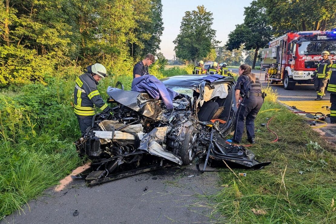 Schwerer Unfall auf B57 bei Bedburg-Hau