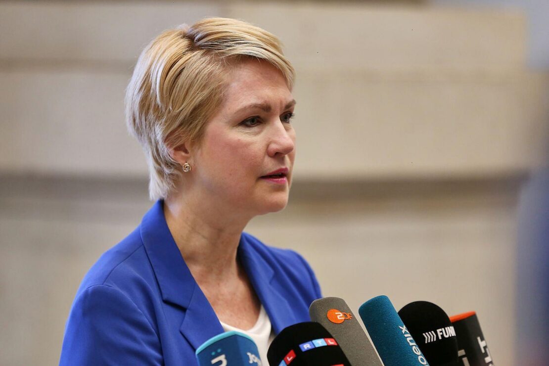 Schwesig kritisiert Warkens Pflegereform als schweren Fehler