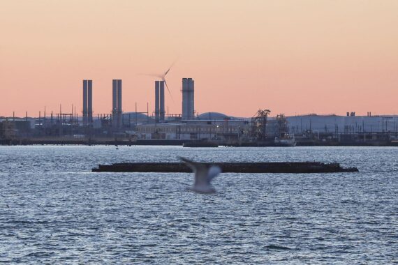 Industrieanlagen von Siemens Energy mit Fokus auf Kompressoren und Dampfturbinen.