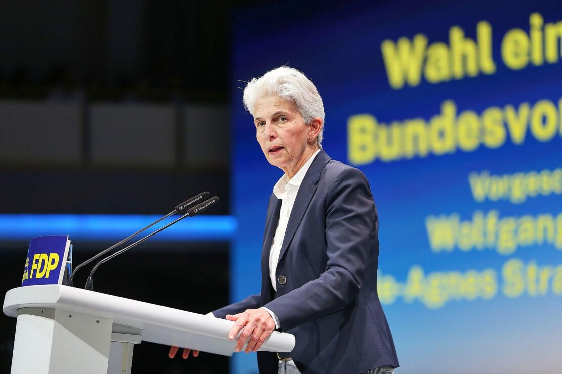 Strack-Zimmermann: Kandidatur erst zwei Tage vorher beschlossen
