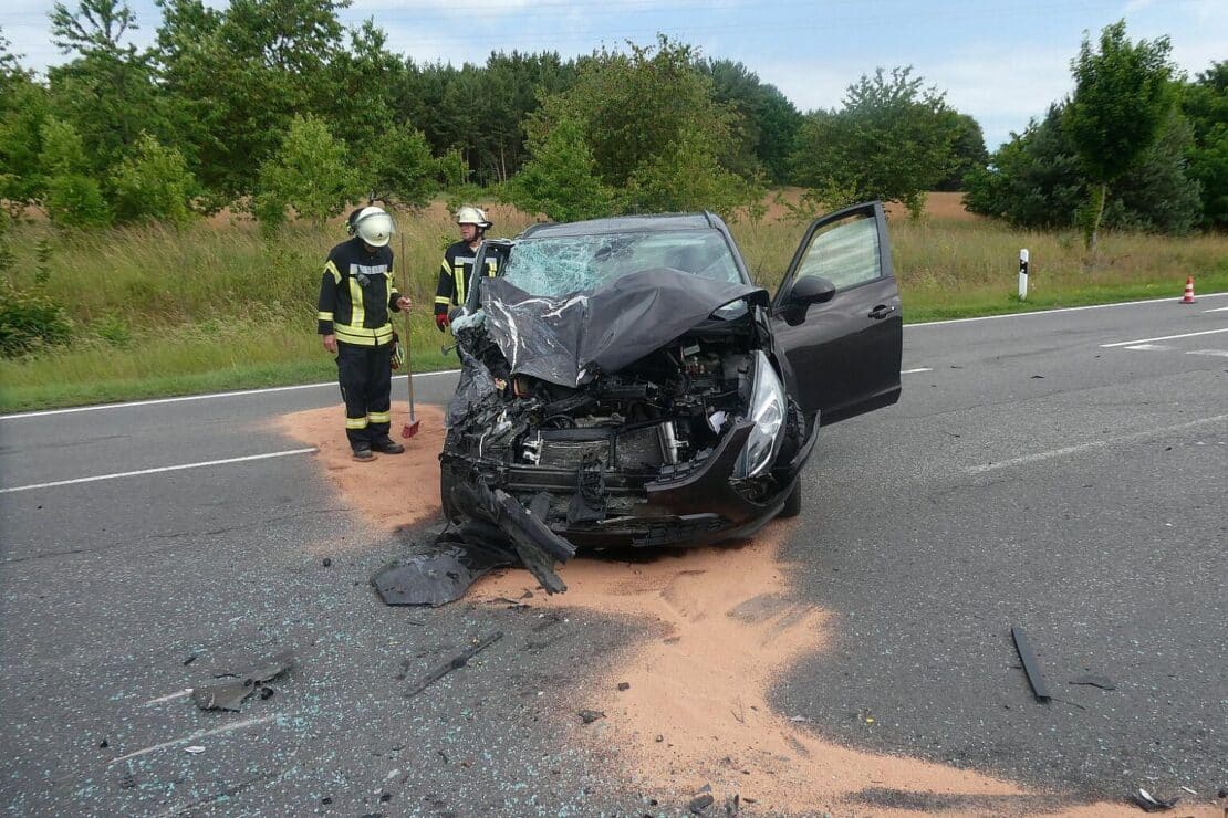 Verkehrsunfall auf B188: Leichtverletzte und hoher Sachschaden