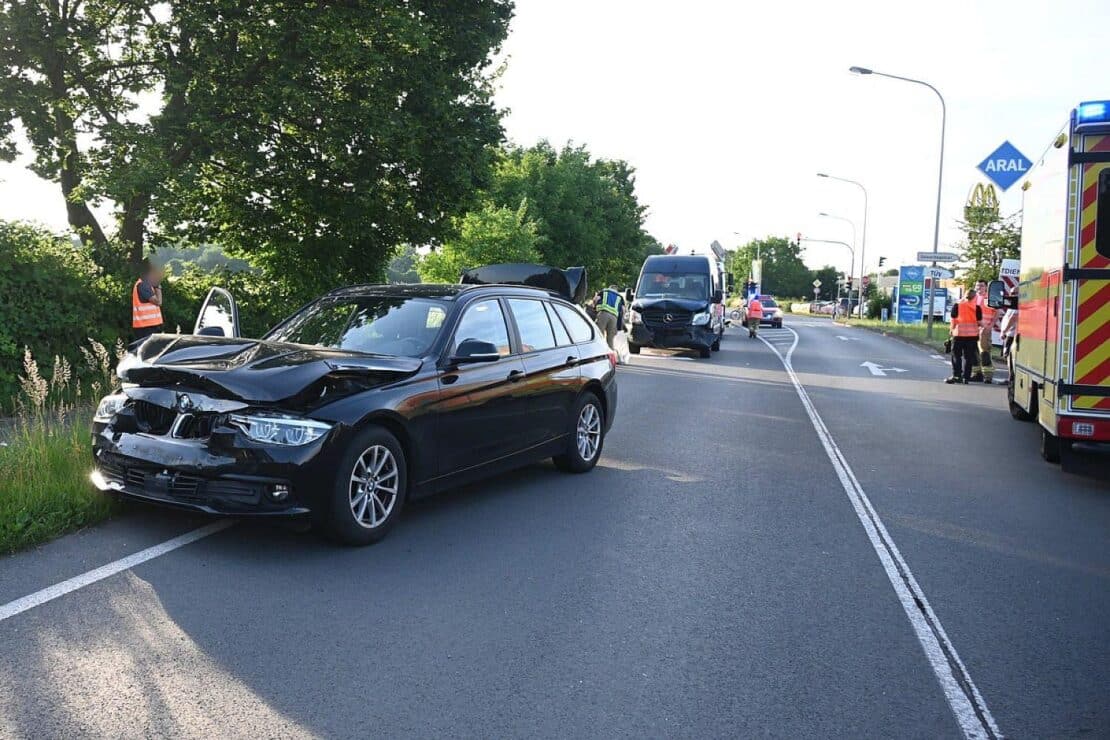 Vier Verletzte bei Unfall auf der Bonnstraße in Pulheim-Brauweiler
