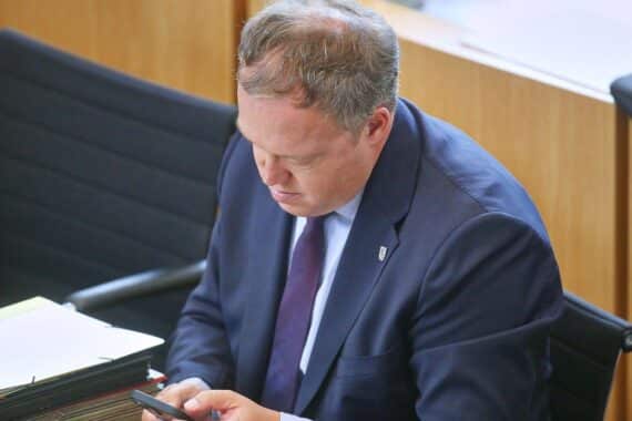 Mario Voigt warnt vor Alleingang des Bundes; Länder sollen in Reformen einbezogen werden.