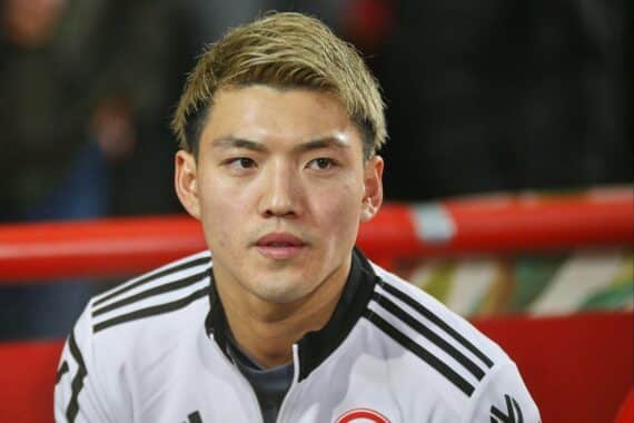 Brasilien feiert Sieg über Japan im WM-Spiel mit spannenden Momenten und entscheidenden Toren.