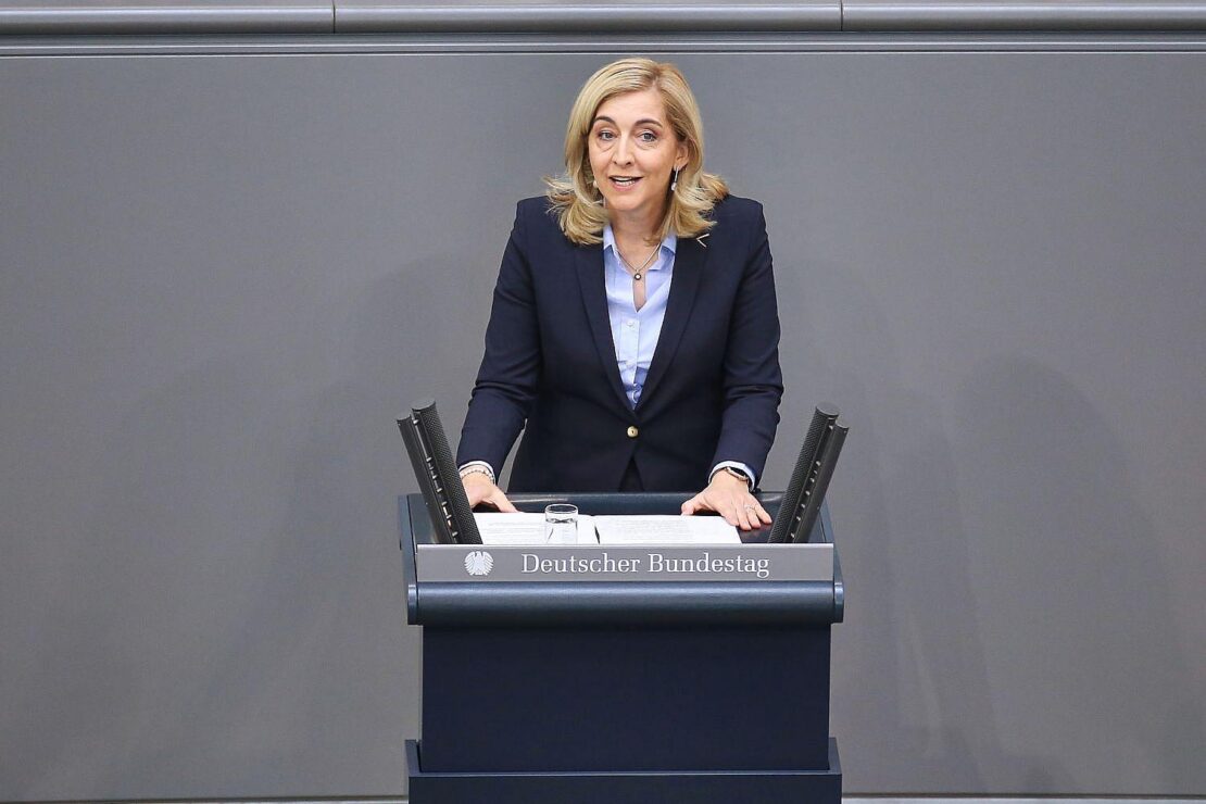 Warken will Sozialbeiträge langfristig senken