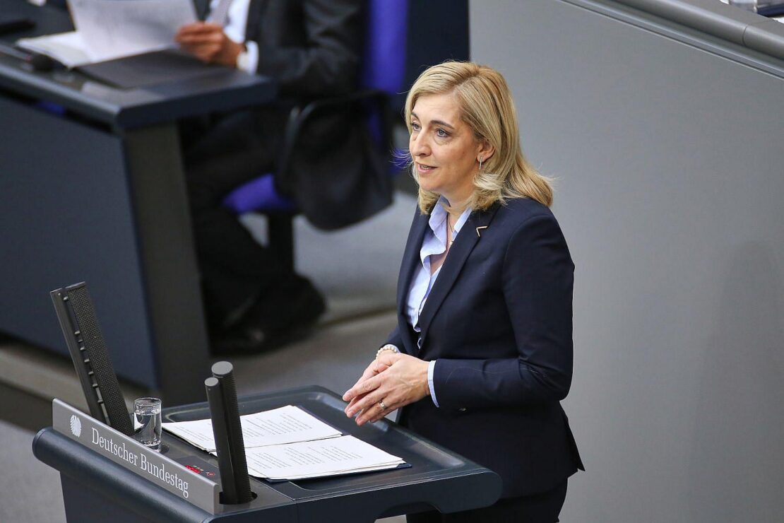 Warken wirbt für Krankenkassen-Reform