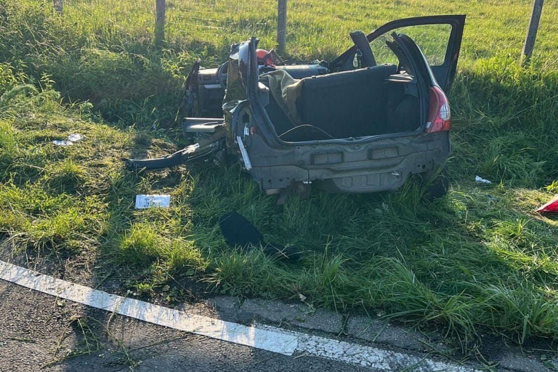 Zwei Schwerverletzte bei Unfall auf der B482 in Petershagen