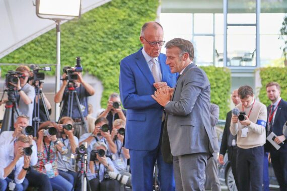 Friedrich Merz und Emmanuel Macron treffen sich bei E5-Gipfel im Kanzleramt, Berlin.