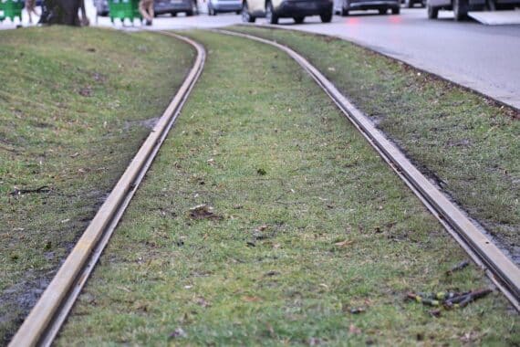 Veraltete Stadtbahn-Schienen im Archiv, Förderprogramm NRW: Modernisierung, Haltestellen und Barrierefreiheit.