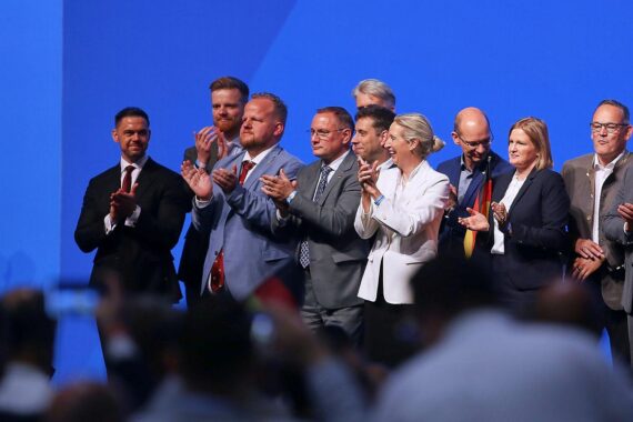 AfD-Vorstand diskutiert politische Lage, Umfragen und Wählergunst in Deutschland.