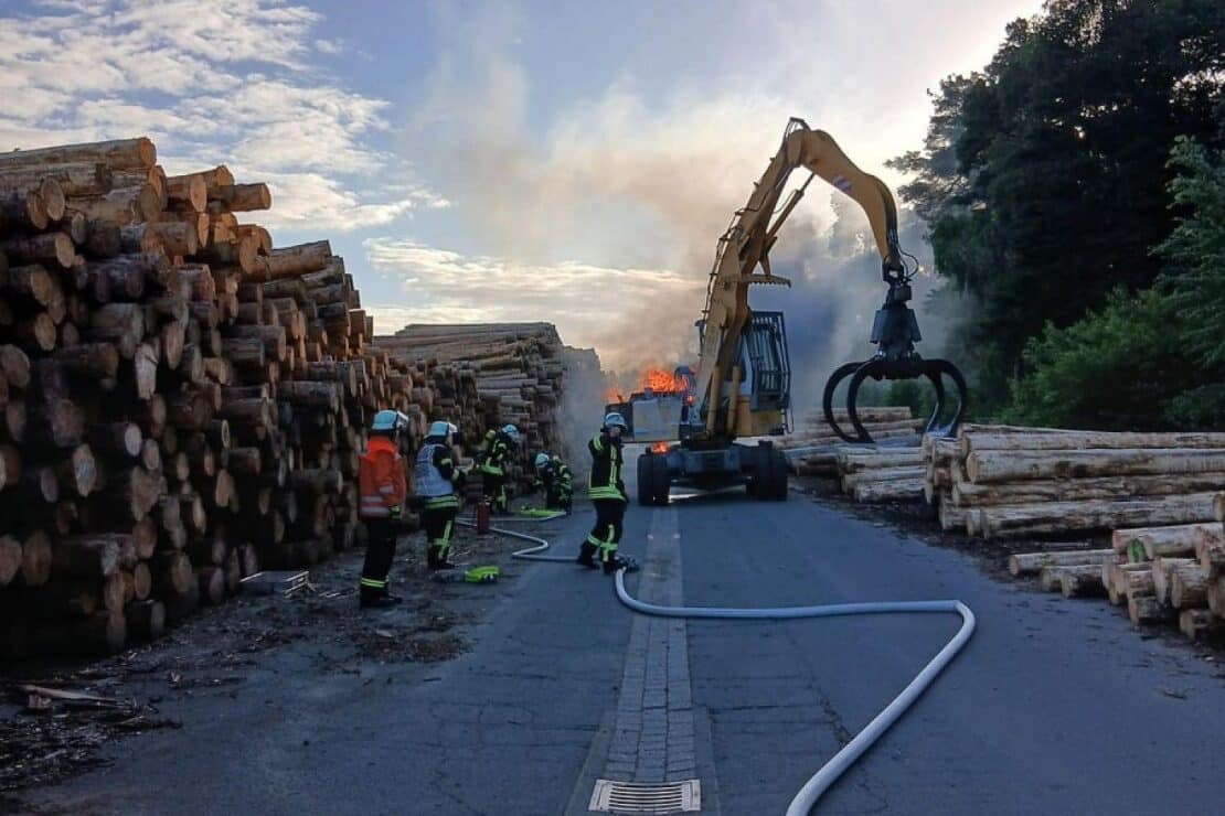 Baggerbrand in Eversen schnell gelöscht