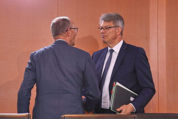 Friedrich Merz und Patrick Schnieder im Archivfoto, Hinweis auf Kabinettsumbildung im Verkehrsministerium.