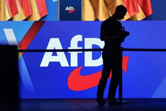 AfD-Logo im Archiv: Debatte um Pistorius’ Forderung nach einem Verbotsverfahren gegen die AfD.
