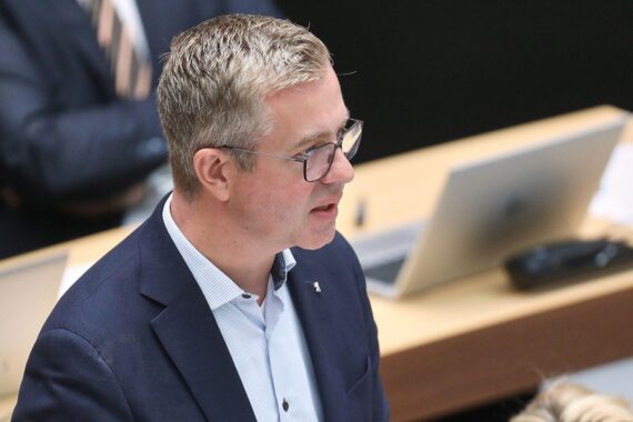 Stefan Evers (CDU) im Berliner Kontext: Gegen überhöhte Mieten, mit Fonds zur Kostenhilfe für Mieter.